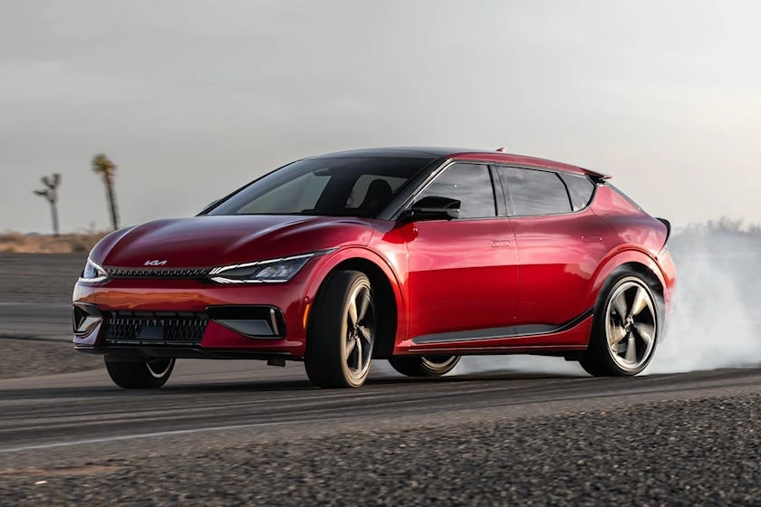 Kia EV6 GT sẽ đạt tốc độ 100 km/h trong 3,2 giây. Ảnh: Cabuzz. Kia EV6 GT sẽ đạt tốc độ 100 km/h trong 3,2 giây. Ảnh: Cabuzz.