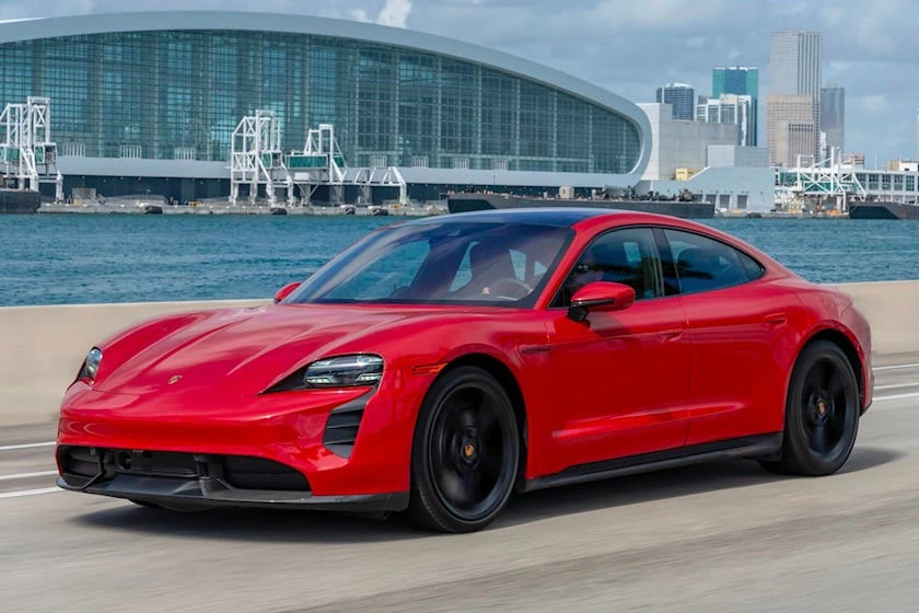 Porsche Taycan Turbo S tăng tốc từ 0-100 km/h trong 2,4 giây. Ảnh: Carbuzz. Porsche Taycan Turbo S tăng tốc từ 0-100 km/h trong 2,4 giây. Ảnh: Carbuzz.