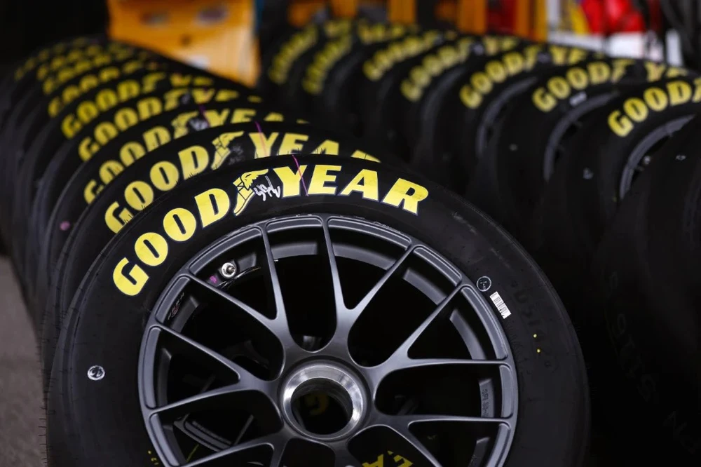 Lốp xe Goodyear có tuổi thọ 50.000 dặm (80.000 km) hoặc bảo hành sáu năm. Ảnh: Motorbiscuit.