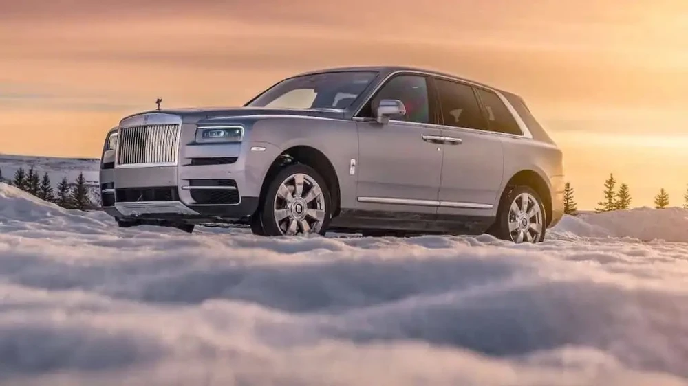 Rolls-Royce Cullinan có giá 332.755 USD. Ảnh: Motorbiscuit. Rolls-Royce Cullinan có giá 332.755 USD. Ảnh: Motorbiscuit.