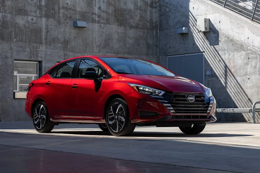 NissanVersa. Ảnh: Motorbiscuit.