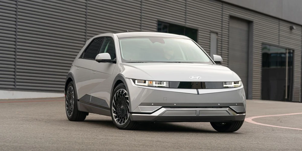 Hyundai Ioniq 5 chạy điện. Ảnh: Motorbiscuit.