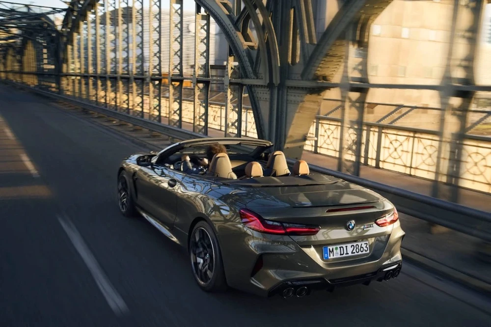 BMW M8 Competition Convertible 2023 đạt tốc độ 190 dặm/giờ (304 km/h). Ảnh: Motorbiscuit.