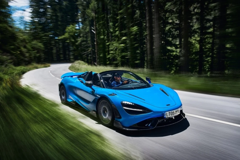 McLaren 765LT Spider 2023 đạt tốc độ 205 dặm/giờ (328 km/h). Ảnh: Motorbiscuit.