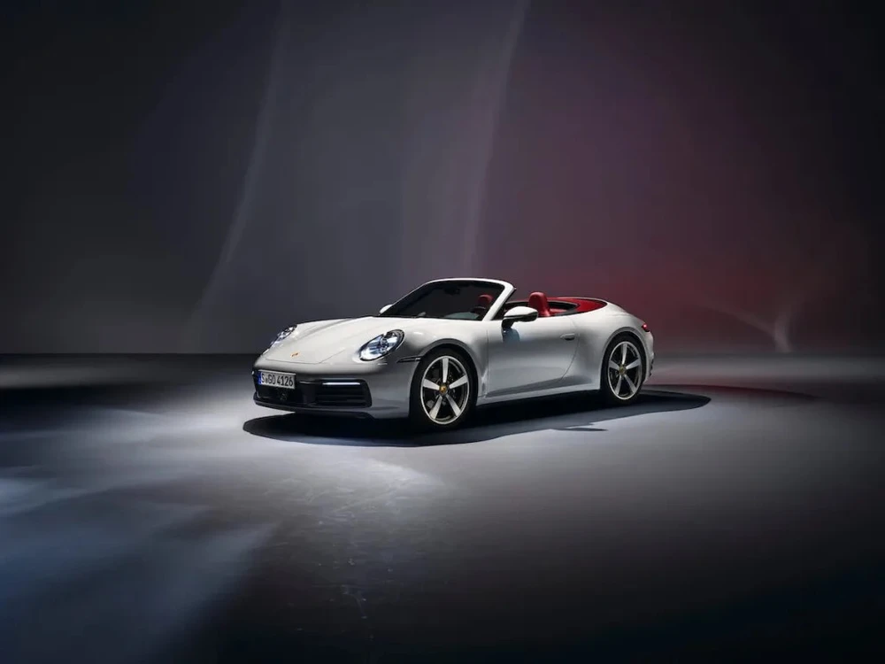 Porsche 911 Cabriolet 2023 lý tưởng cho những ai mong muốn cả sự sang trọng và hiệu suất. Ảnh: Motorbiscuit.