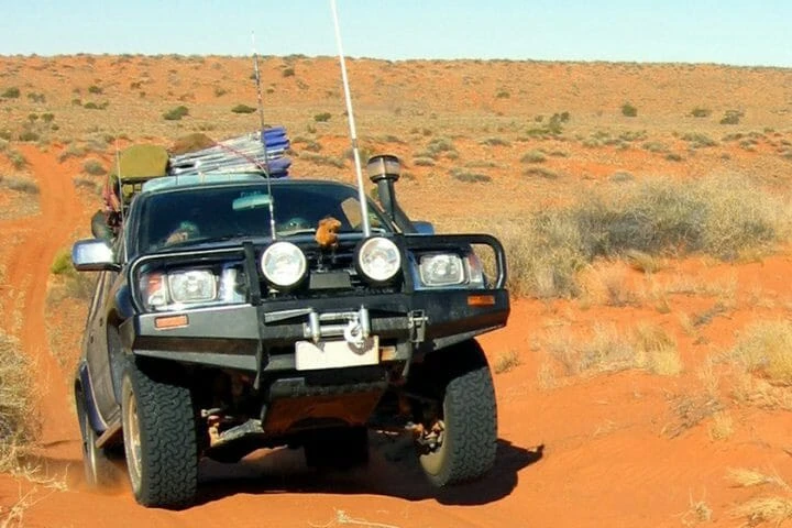 Việc chuyển số không hoàn toàn cũng có thể kích hoạt đèn cảnh báo. Ảnh: Motorbiscuit.