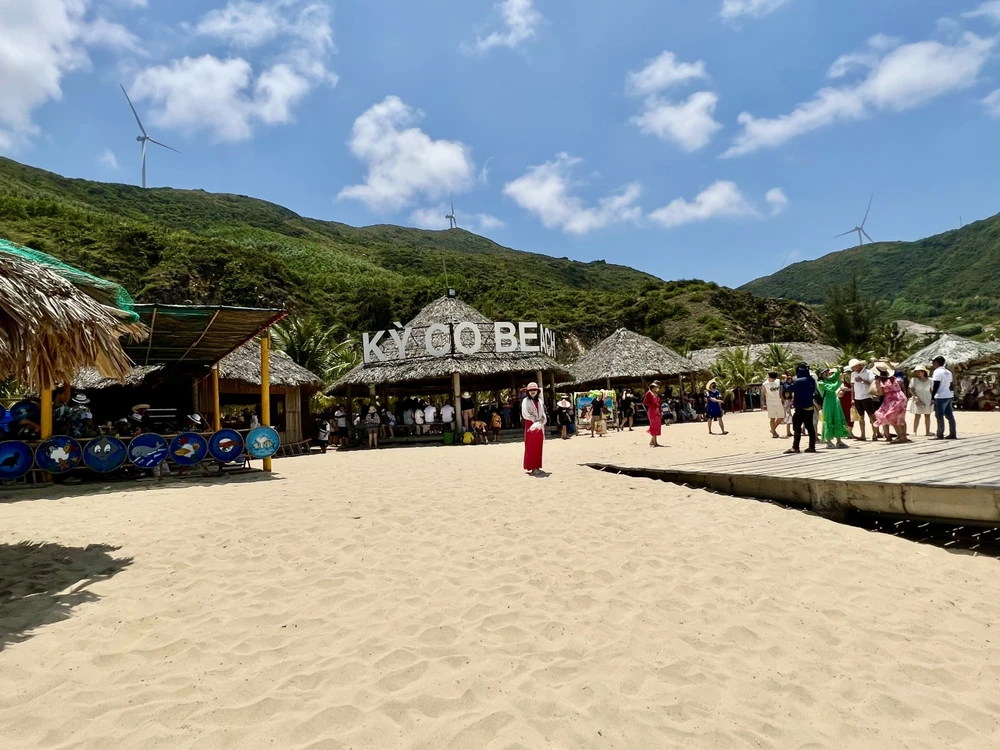 Kỳ Co cũng là điểm “check-in” không thể bỏ lỡ. Ảnh: HIỀN NGUYỄN.