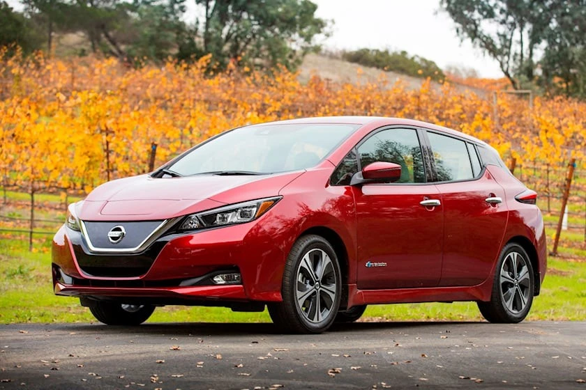 Nissan Leaf 2023. Ảnh: Carbuzz.