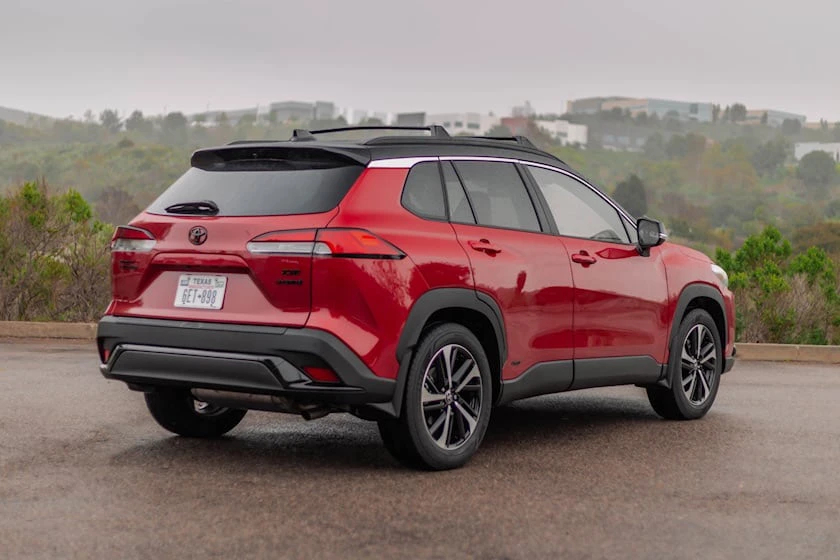 Toyota Corolla Cross Hybrid 2023. Ảnh: Carbuzz.