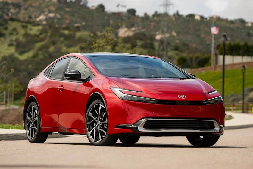 Toyota Prius 2023. Ảnh: Carbuzz.
