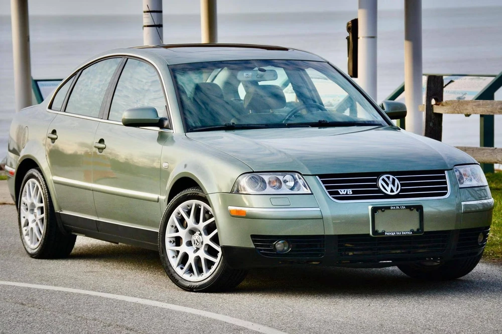 Volkswagen Passat W8 có giá 205 triệu đồng. Ảnh: Hotcars. Volkswagen Passat W8 có giá 205 triệu đồng. Ảnh: Hotcars.