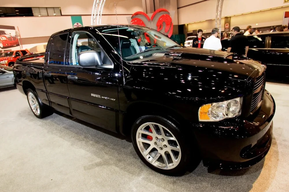 Dodge Ram SRT-10. Ảnh: Motorbiscuit.