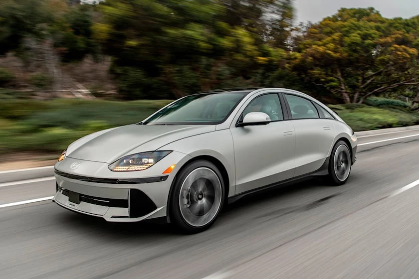 Hyundai Ioniq 6 có phạm vi 578 km. Ảnh: Carbuzz.