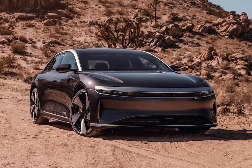 Lucid Air Dream Edition có phạm vi 832 km. Ảnh: Carbuzz.