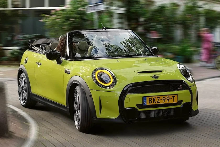 MINI Cooper Convertible – Vàng Zesty. Ảnh: Carbuzz. MINI Cooper Convertible – Vàng Zesty. Ảnh: Carbuzz.