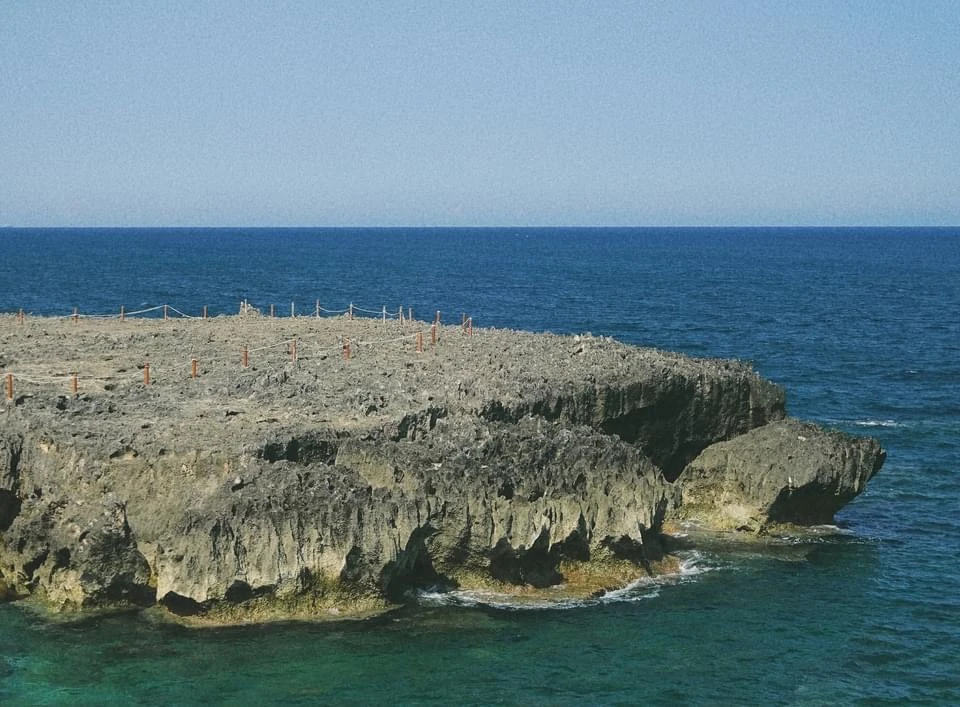 Khung cảnh thiên nhiên hùng vĩ và độc đáo của Hang Rái. Ảnh: Quỳnh Tô.