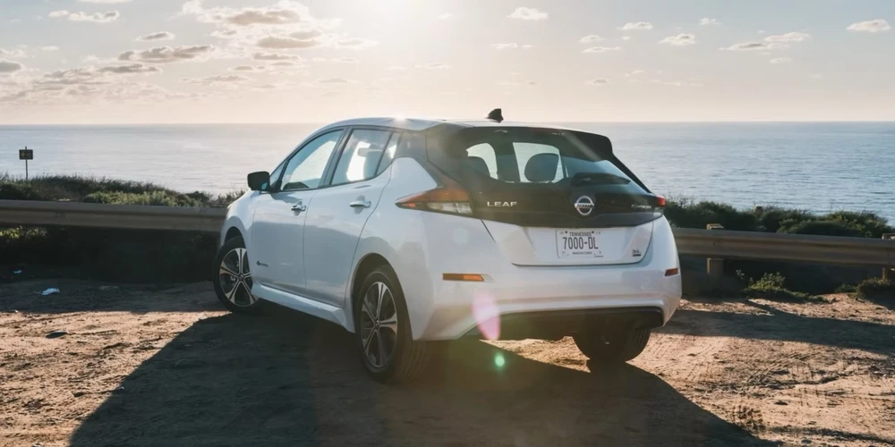 Nissan Leaf có giá hơn 650 triệu đồng. Ảnh: Hotcars.