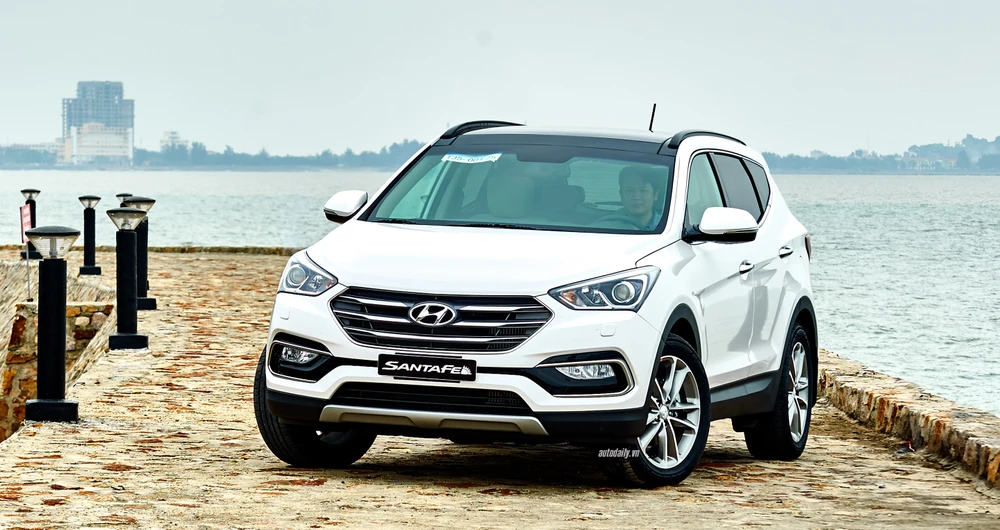 Hyundai santafe 2016. Ảnh: Motorbiscuit.