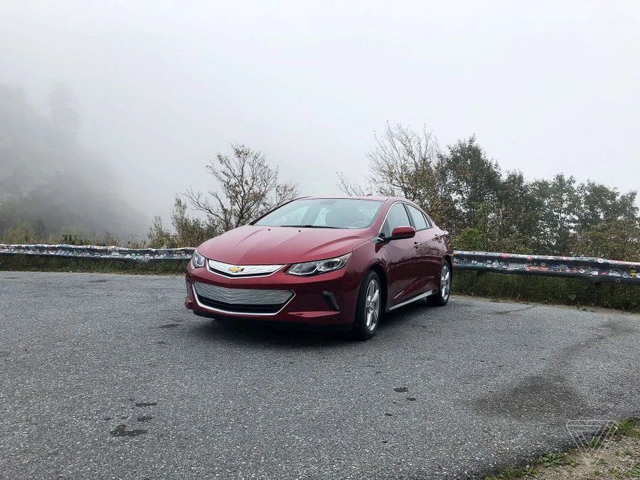 ChevyVolt khả năng tiết kiệm nhiên liệu đạt 42 mpg (5,6 lít) kết hợp. Ảnh: Motorbiscuit.
