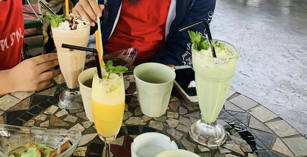 Uống nước ép dứa cũng hỗ trợ giảm cân nhưng tốt nhất không nên thêm đường. Ảnh: PHƯƠNG LÊ.