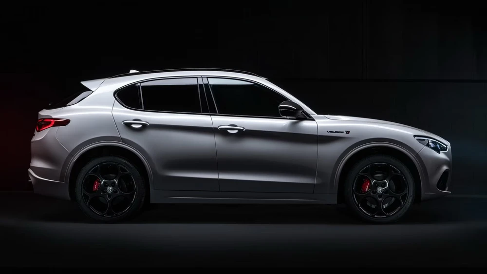 Alfa Romeo Stelvio Veloce. Ảnh: Hotcars. Alfa Romeo Stelvio Veloce. Ảnh: Hotcars.