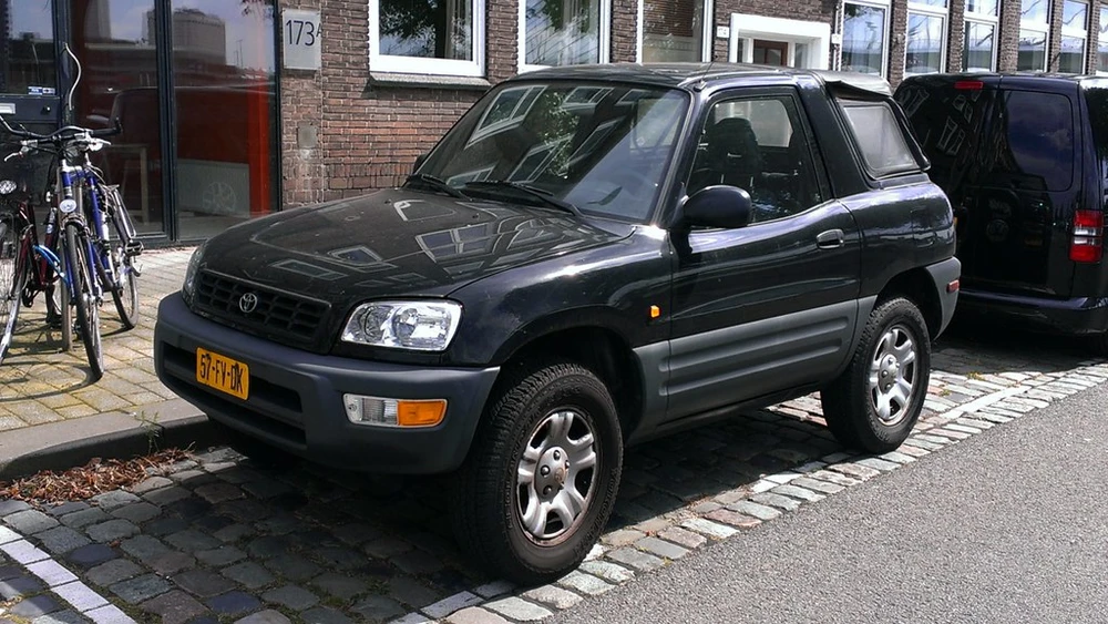 Toyota RAV4 Soft Top. Ảnh: Hotcars.