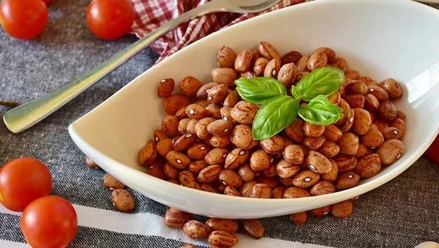 Ăn giúp làm chậm quá trình tiêu hóa, do đó ngăn ngừa lượng đường trong máu tăng đột ngột sau bữa ăn. Ảnh: iStock. Ăn giúp làm chậm quá trình tiêu hóa, do đó ngăn ngừa lượng đường trong máu tăng đột ngột sau bữa ăn. Ảnh: iStock.