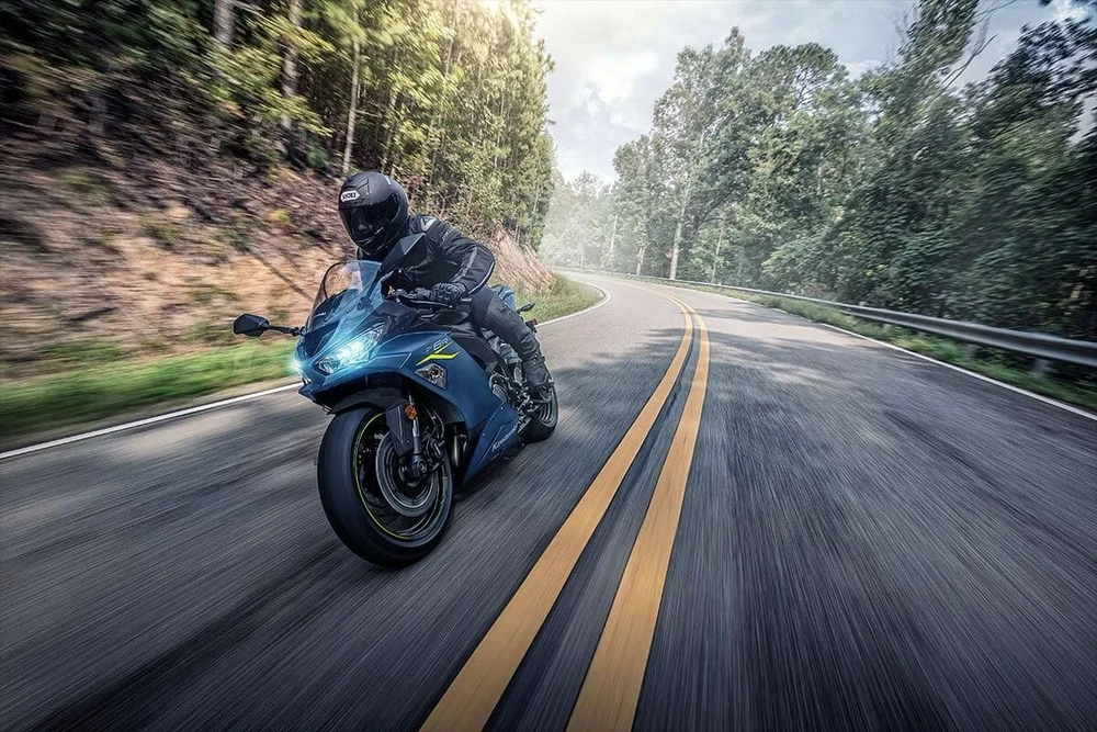 Kawasaki Ninja ZX-6R có giá 254 triệu đồng. Ảnh: Hotcars. Kawasaki Ninja ZX-6R có giá 254 triệu đồng. Ảnh: Hotcars.