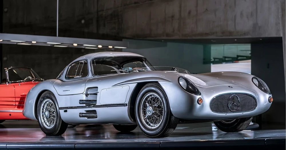 Mercedes-Benz 300 SLR Uhlenhaut 1955 có giá ước tính là 143 triệu USD. Ảnh: Hotcars.