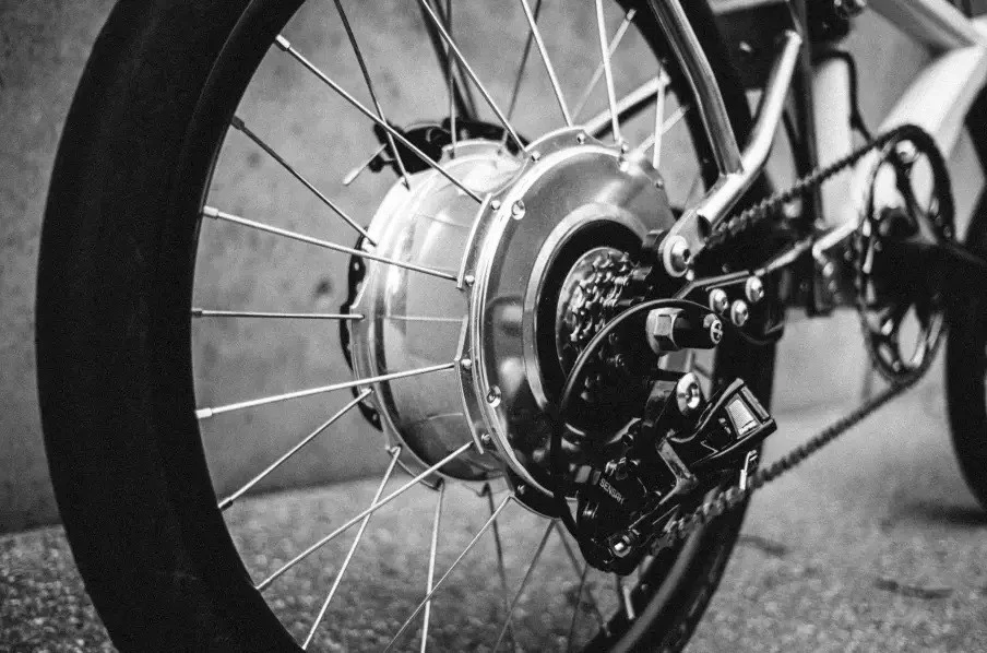 Xe có trọng lượng chỉ 28,6 pound (13 kg). Ảnh: Autoevolution.