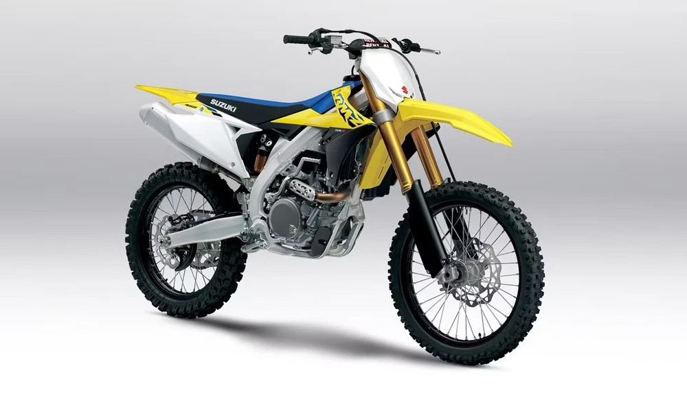 Suzuki RM-Z450 có giá 9.199 USD. Ảnh: HOTCARS.