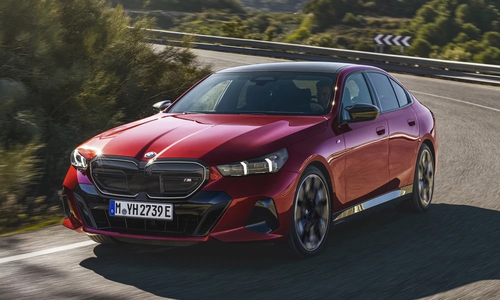 BMW i5 2024/ BMW i5 M60 sẽ ra mắt tháng 10 năm 2023. Ảnh: Hotcars.