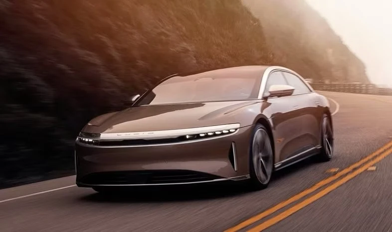 Lucid Air sạc tới 80% chỉ trong 15 phút. Ảnh: Hotcars.