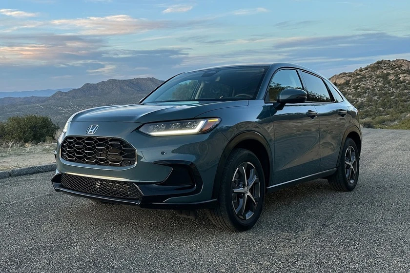 Honda HR-V 2023 có giá khởi điểm 23.800 USD. Ảnh: Carbuzz.