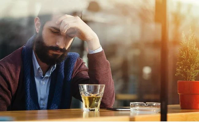 Uống rượu ngăn gan thực hiện công việc của mình. Ảnh: NDTV.