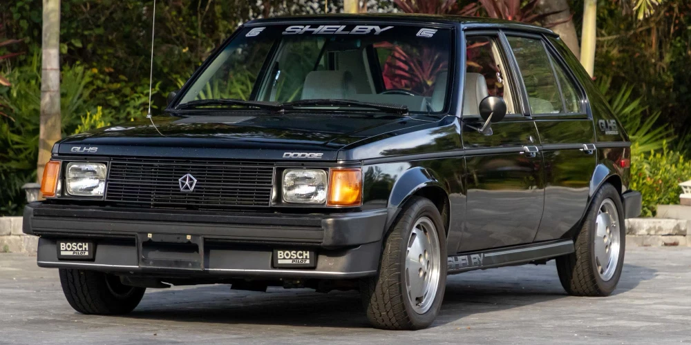 Dodge Omni GLH-S được trang bị động cơ tăng áp 4 xi-lanh 2,2 lít. Ảnh: Hotcars. Dodge Omni GLH-S được trang bị động cơ tăng áp 4 xi-lanh 2,2 lít. Ảnh: Hotcars.