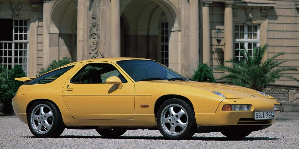 Porsche 928 là một chiếc xe thể thao hai cửa. Ảnh: Hotcars. Porsche 928 là một chiếc xe thể thao hai cửa. Ảnh: Hotcars.