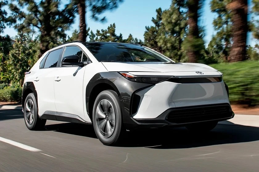 Đây là chiếc xe EV duy nhất trong dòng sản phẩm Toyota. Ảnh: Carbuzz.