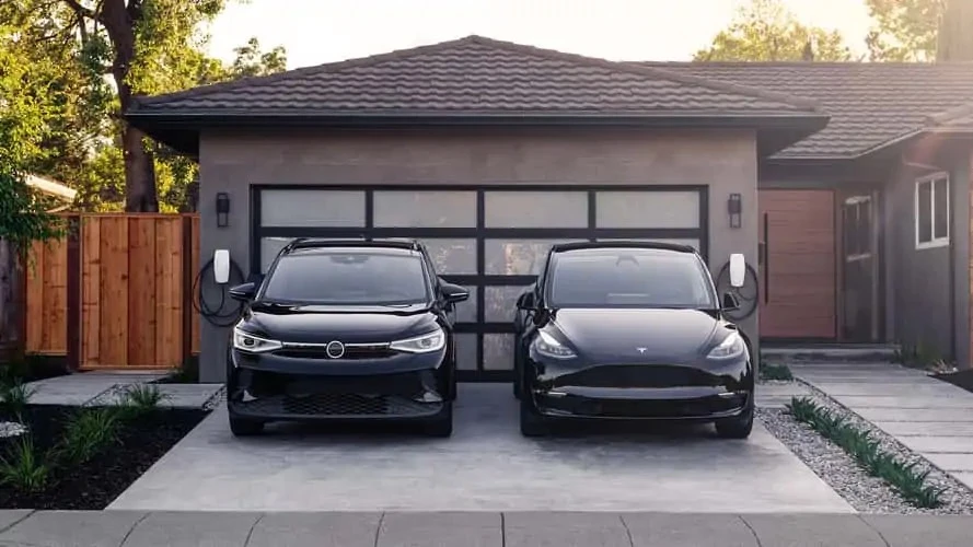 Bộ sạc này sẽ đặc biệt hữu ích cho những người có hai ô tô điện trong gia đình. Ảnh: Motor 1.