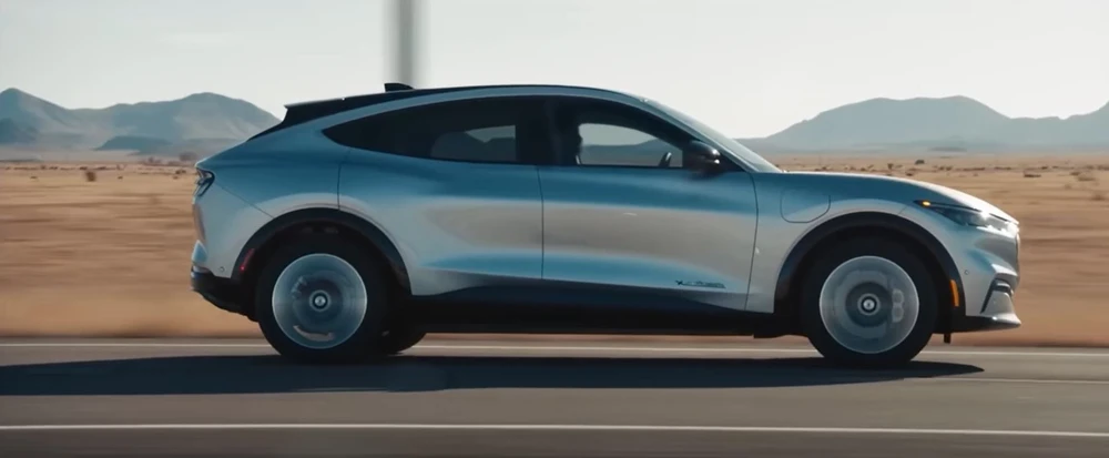 Xe điện rất linh hoạt và chủ sở hữu tăng tốc thường nên xuyên nên ảnh hưởng đến tuổi thọ của lốp xe. Ảnh: Autoevolution.