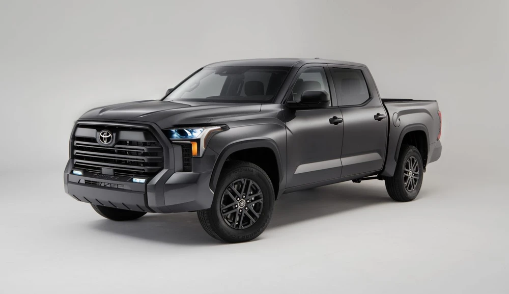 Tundra mẫu năm 2024 có giá 39.965 USD (tương đương 960 triệu đồng) cho SR 2WD. Ảnh: Autoevolution.