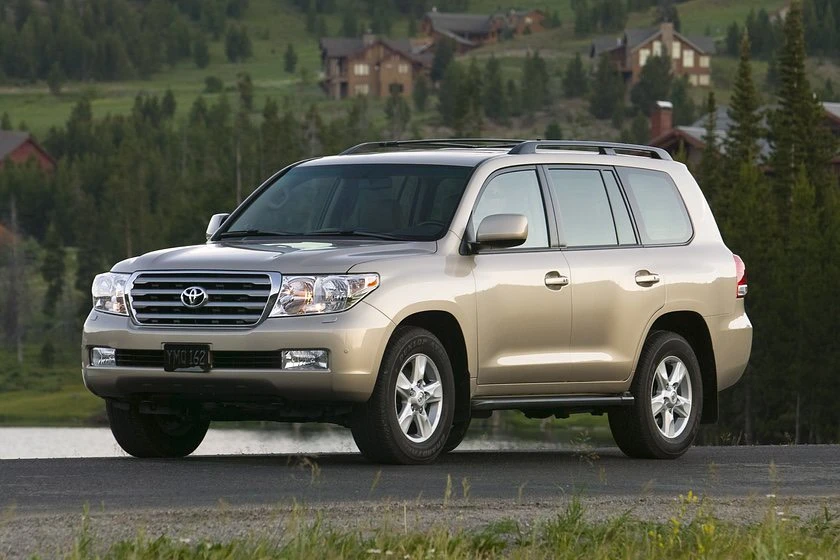 Toyota Land Cruiser. Ảnh: Carbuzz.