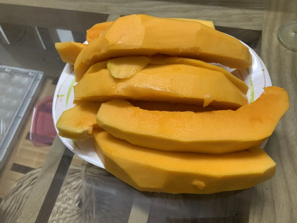 Đu đủ là loại trái cây giàu hàm lượng vitamin A giúp tóc luôn sáng và dưỡng ẩm tốt. Ảnh: PHƯƠNG LÊ.