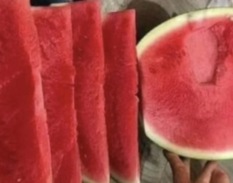Dưa đỏ là một loại trái cây chứa nhiều carotenoid. Ảnh: PHƯƠNG LÊ.