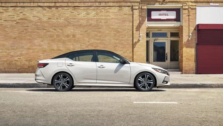 Nissan Sentra S 2023 có giá hơn 510 triệu đồng. Ảnh: Topspeed.