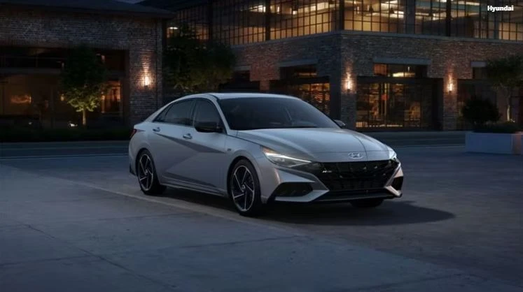 Hyundai Elantra SE 2023 có giá gần 530 triệu đồng. Ảnh: Topspeed.