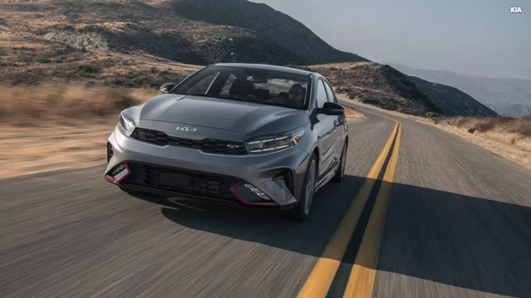 Kia Forte GT 2023 có giá 612 triệu đồng. Ảnh: Topspeed.