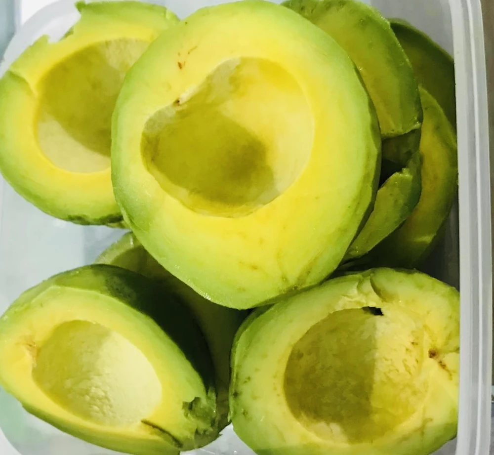 Một trái bơ có chứa tới 10 gam chất xơ. Ảnh: PHƯƠNG LÊ.