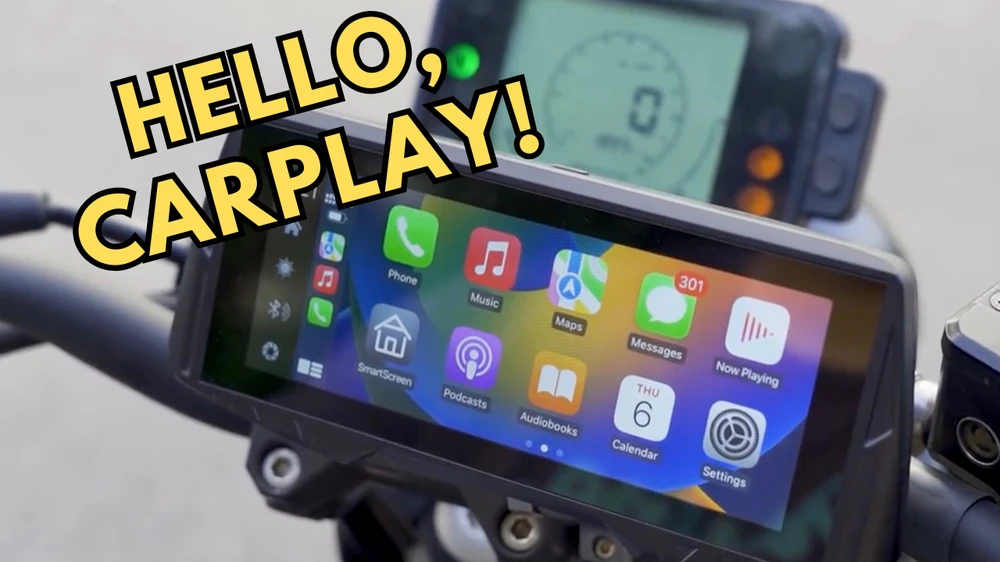 Thiet-bi-nay-mang- Android Auto -va- CarPlay-den-moi-xe-may.jpg