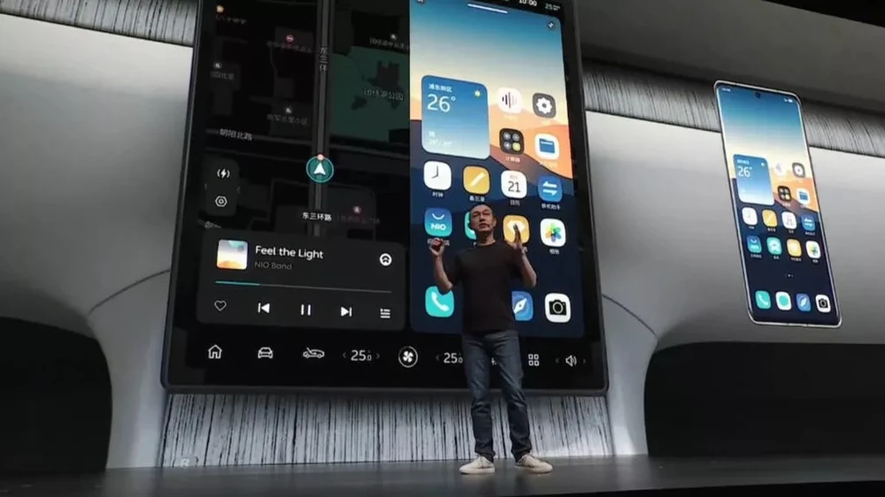 Thuong -hieu -oto-dien-trung-quoc-san-xuat-dien-thoai-thong-minh-mo--duoc-khoa-xe-4.jpg